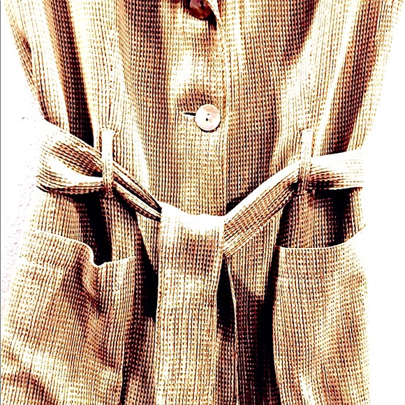 Vintage Excellent New Condition Belted Vest top! Large buttons for easy on & off - Picture 3 of 3